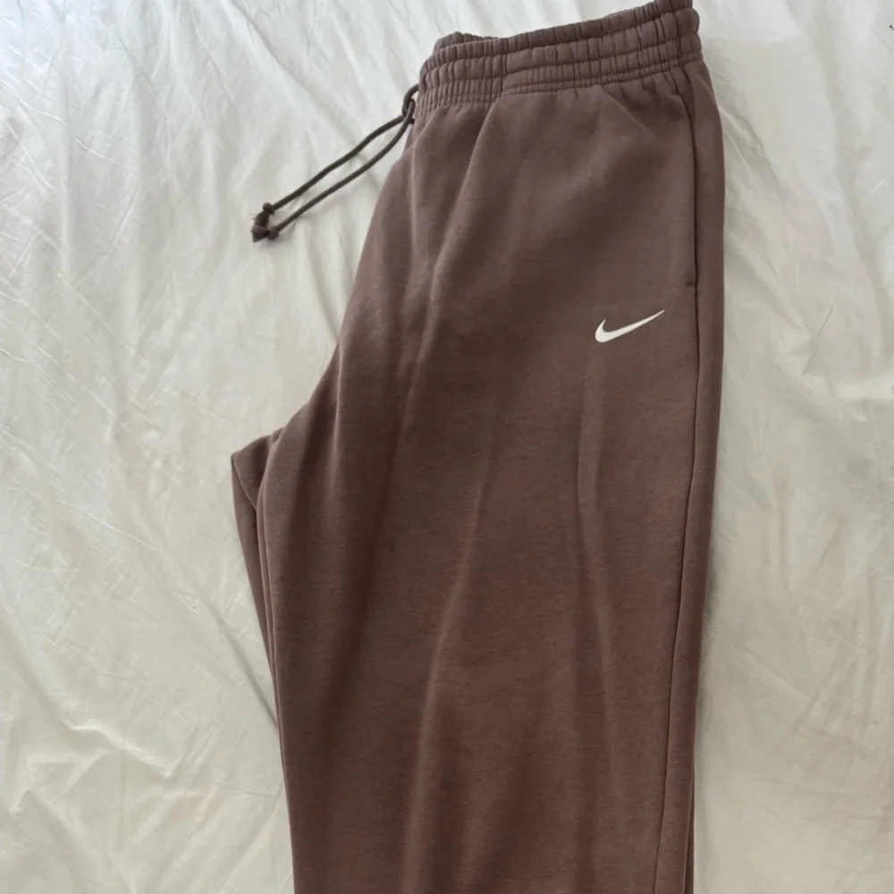 Nike Phoenix Fleece tapered sweatpants in brown - Picture 4 of 7